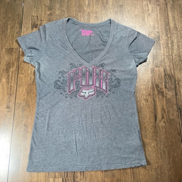 Fox Women's Charcoal and Pink Graphic V-neck Tee - Picture 1 of 8